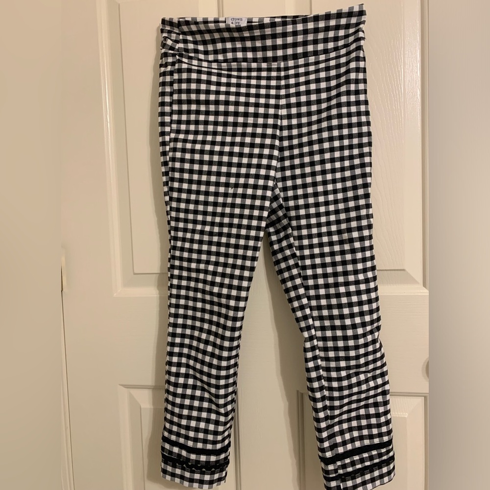 Crown and Ivy Black Pants Size 4